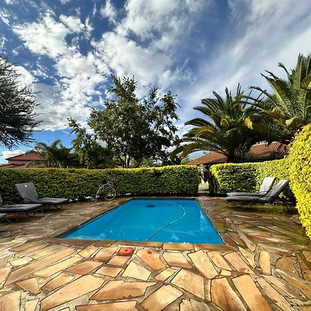 Kamaku Guesthouse Cc Otjiwarongo Buitenkant foto