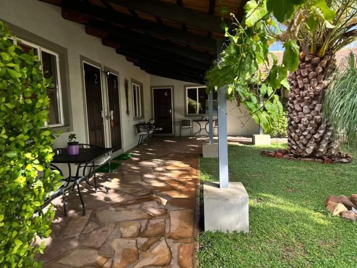 Kamaku Guesthouse Cc Otjiwarongo Buitenkant foto