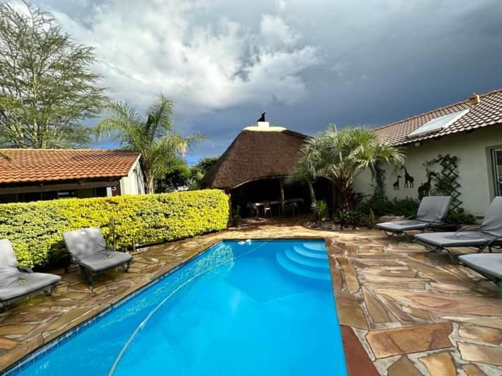Kamaku Guesthouse Cc Otjiwarongo Buitenkant foto