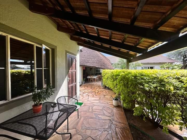 Kamaku Guesthouse Cc Otjiwarongo Buitenkant foto