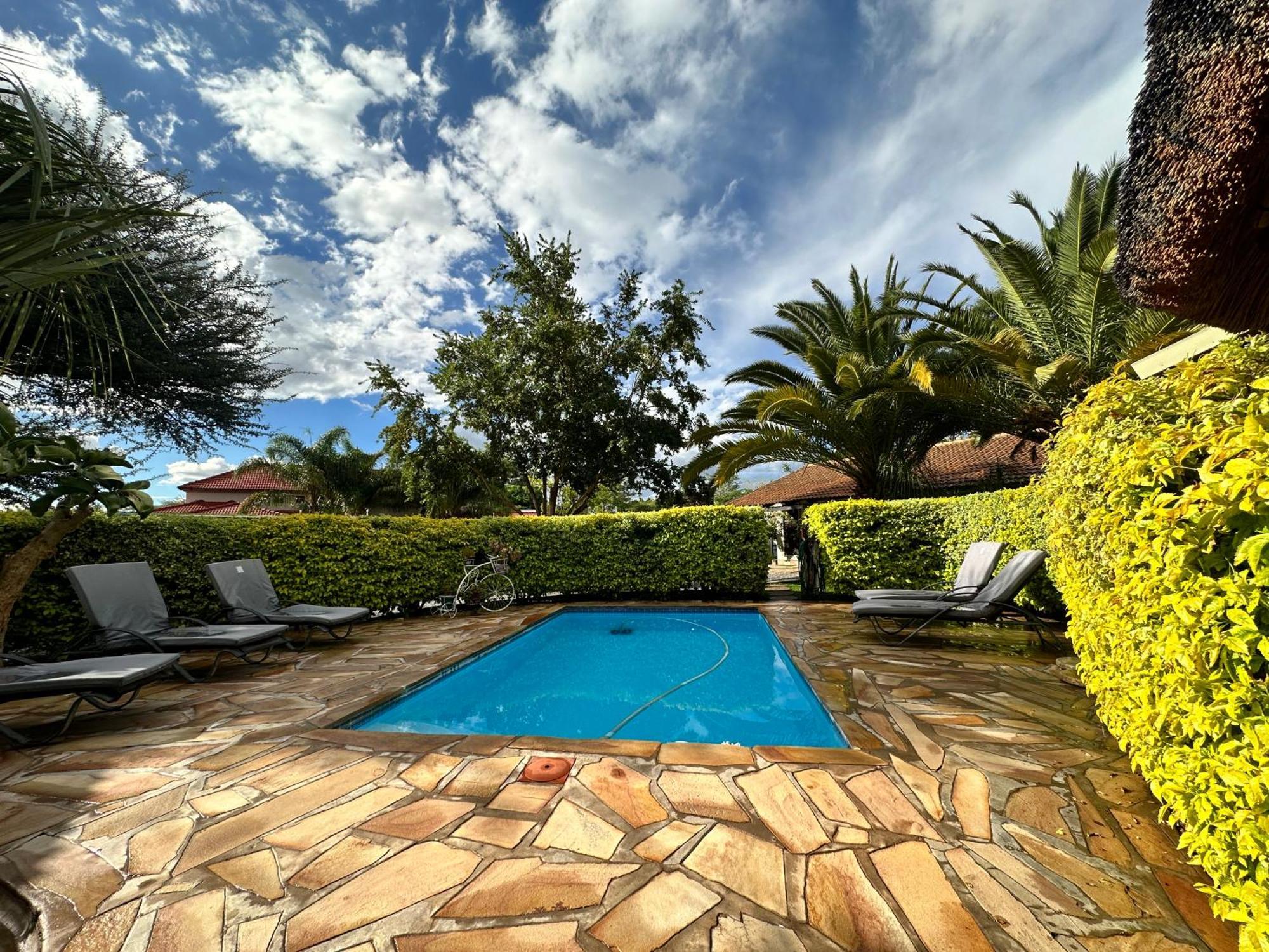 Kamaku Guesthouse Cc Otjiwarongo Buitenkant foto