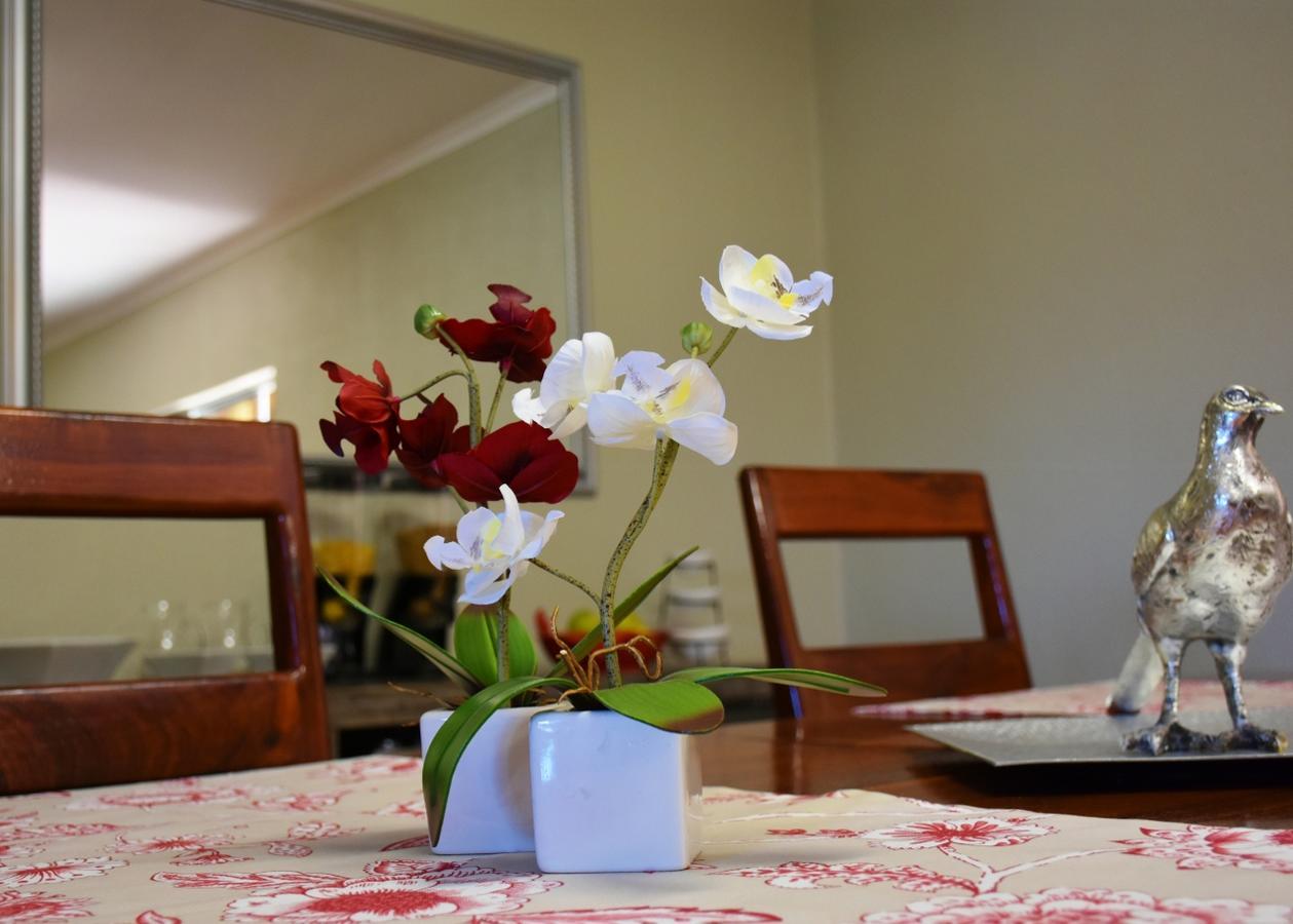 Kamaku Guesthouse Cc Otjiwarongo Buitenkant foto