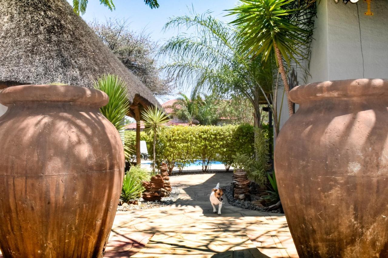 Kamaku Guesthouse Cc Otjiwarongo Buitenkant foto