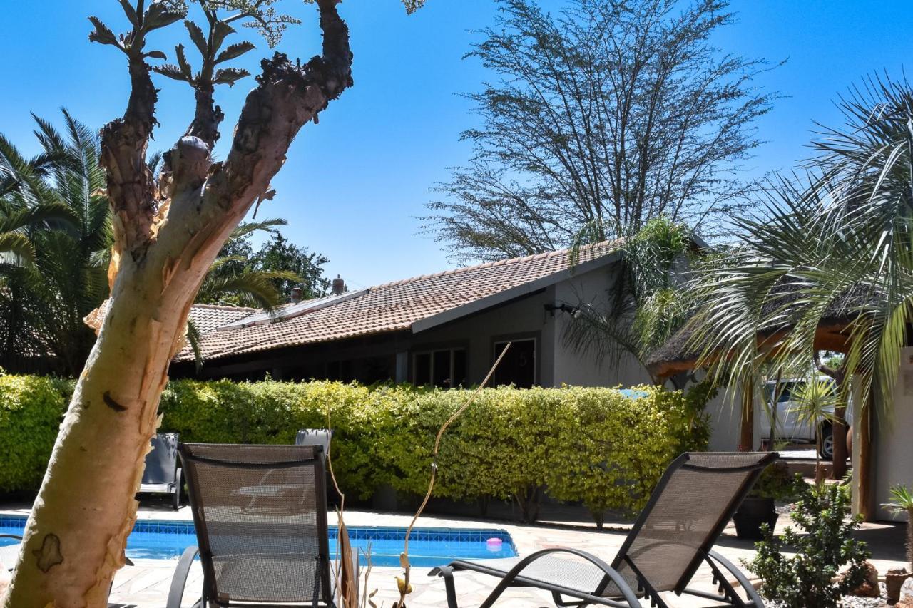 Kamaku Guesthouse Cc Otjiwarongo Buitenkant foto