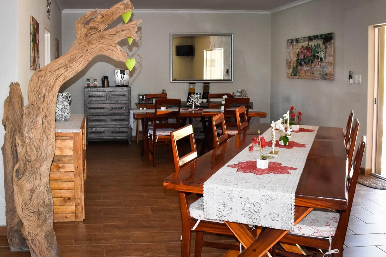Kamaku Guesthouse Cc Otjiwarongo Buitenkant foto