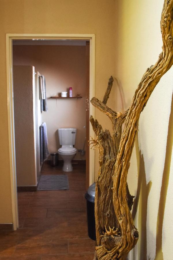 Kamaku Guesthouse Cc Otjiwarongo Buitenkant foto
