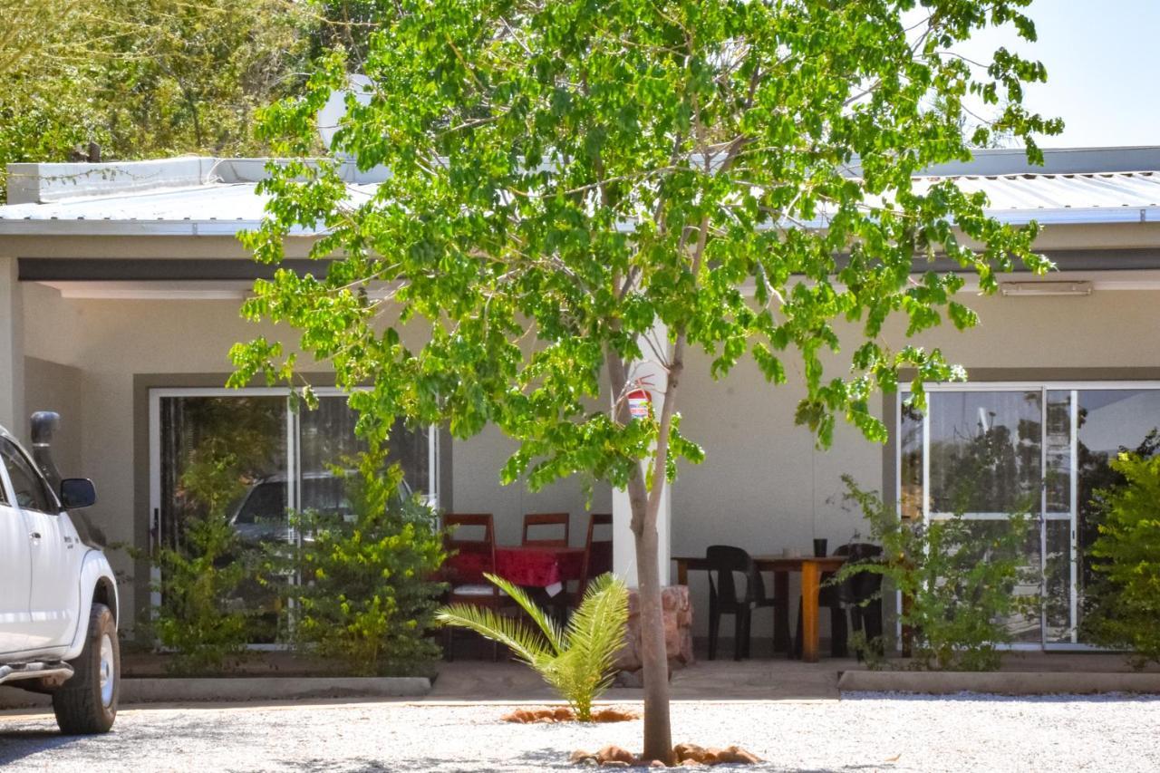 Kamaku Guesthouse Cc Otjiwarongo Buitenkant foto