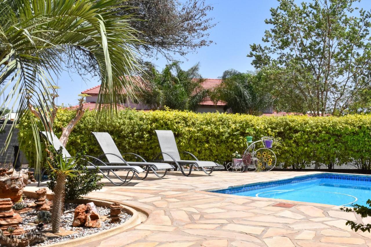 Kamaku Guesthouse Cc Otjiwarongo Buitenkant foto